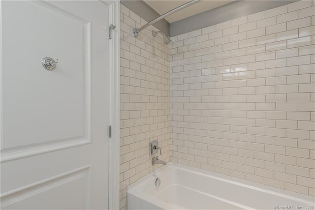 85 Memorial Rd Apt 414, West Hartford, CT 06107 - bathroom with bathing tub / shower combination