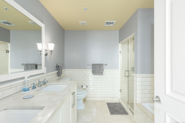 85 Memorial Rd Apt 414, West Hartford, CT 06107 - bathroom with a shower stall, a sink, visible vents, and tile walls