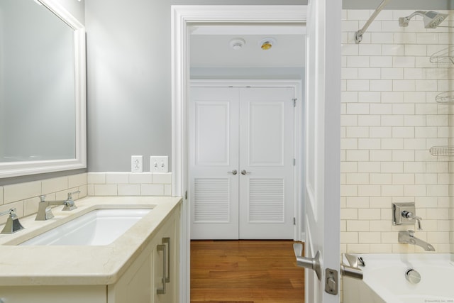 85 Memorial Rd Apt 414, West Hartford, CT 06107 - full bath featuring tasteful backsplash, wood finished floors, vanity, and shower / bathtub combination