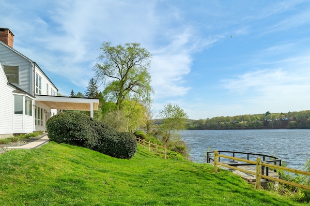 view of yard featuring a water view
