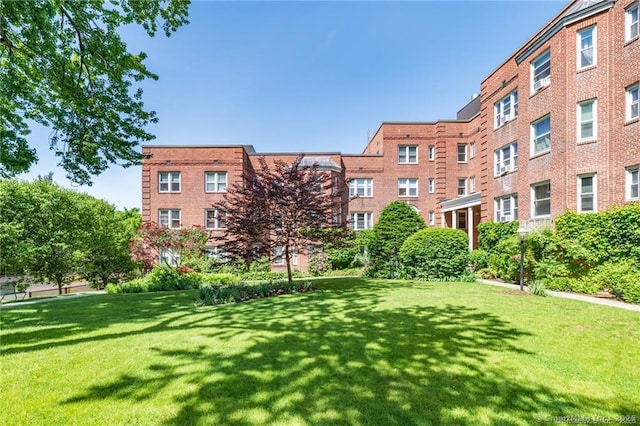 70 Strawberry Hill Ave Apt 3-2A, Stamford, CT 06902 - view of property's community with a lawn