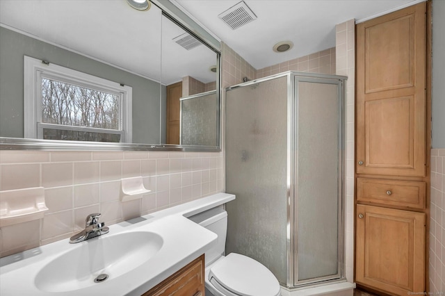 394 Woodhaven Rd, Glastonbury, CT 06033 - full bathroom featuring a stall shower, tile walls, backsplash, toilet, and visible vents