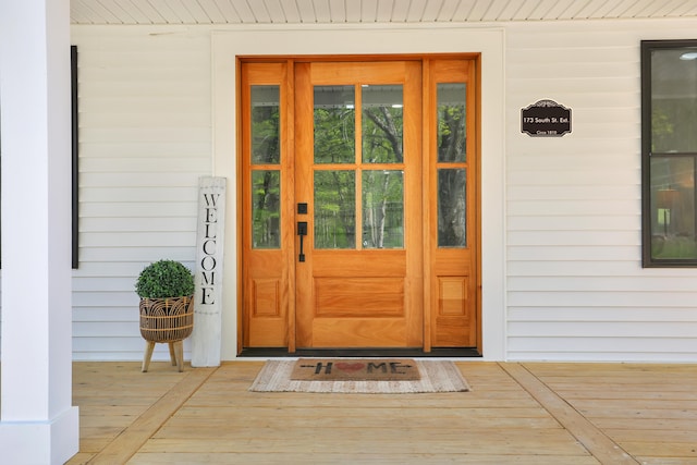property entrance with covered porch