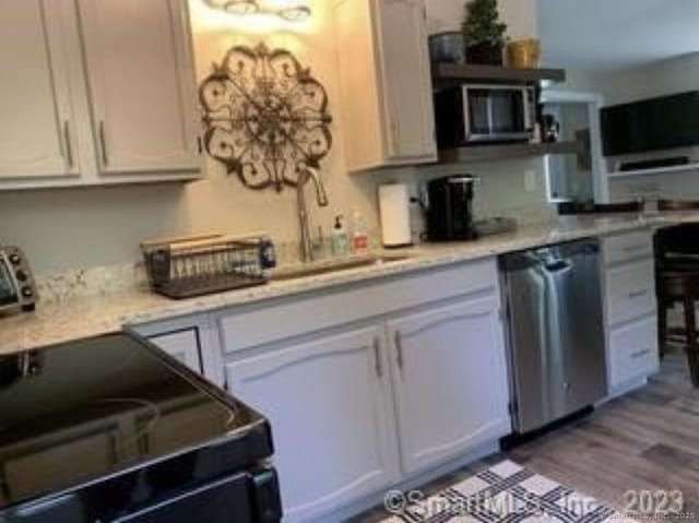 kitchen featuring light countertops, stainless steel appliances, and wood finished floors