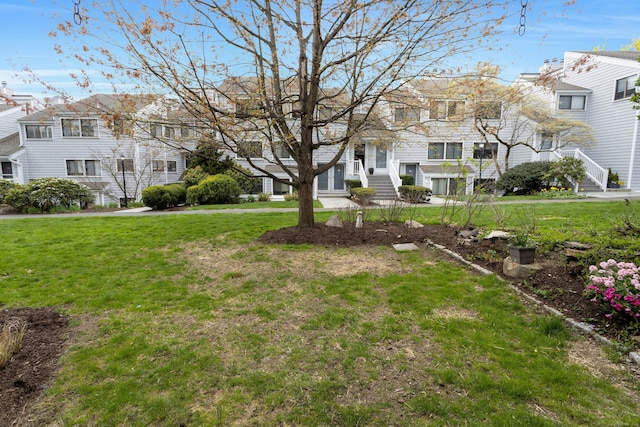 201 Rowayton Woods Dr Unit 201, Norwalk, CT 06854 - view of yard featuring a residential view
