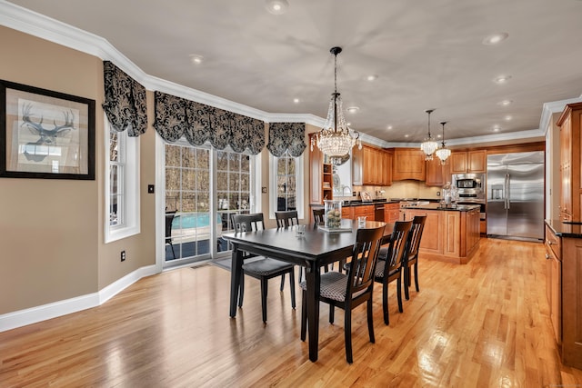 dining space with crown molding, a notable chandelier, light wood finished floors, recessed lighting, and baseboards