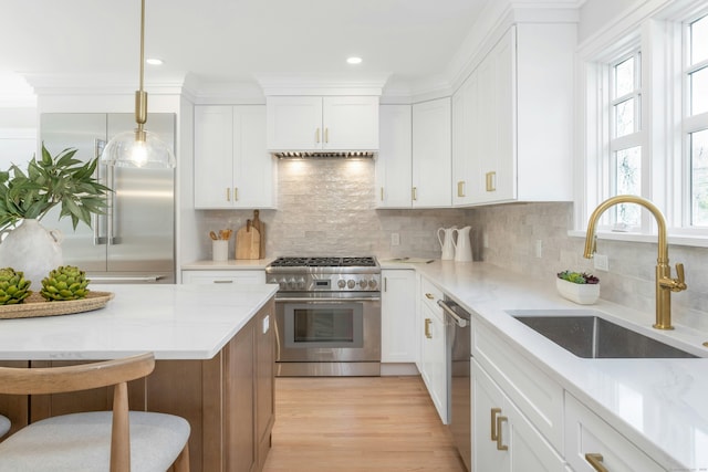 4 Rabbit Ln, Darien, CT 06820 - kitchen featuring white cabinets, a sink, a kitchen bar, tasteful backsplash, and appliances with stainless steel finishes