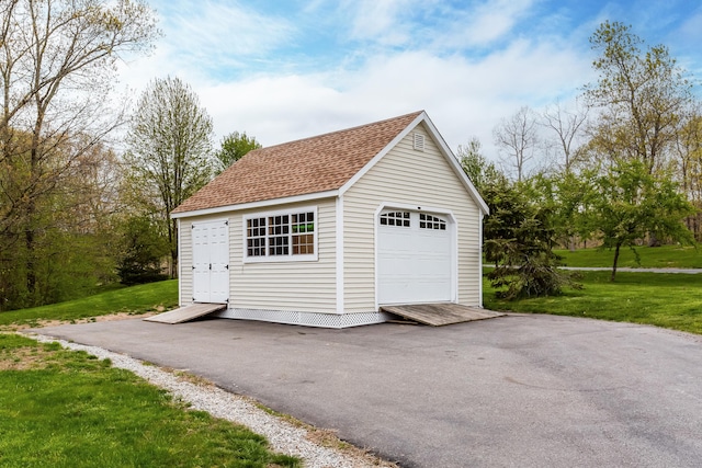 view of detached garage