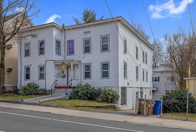 view of italianate-style house