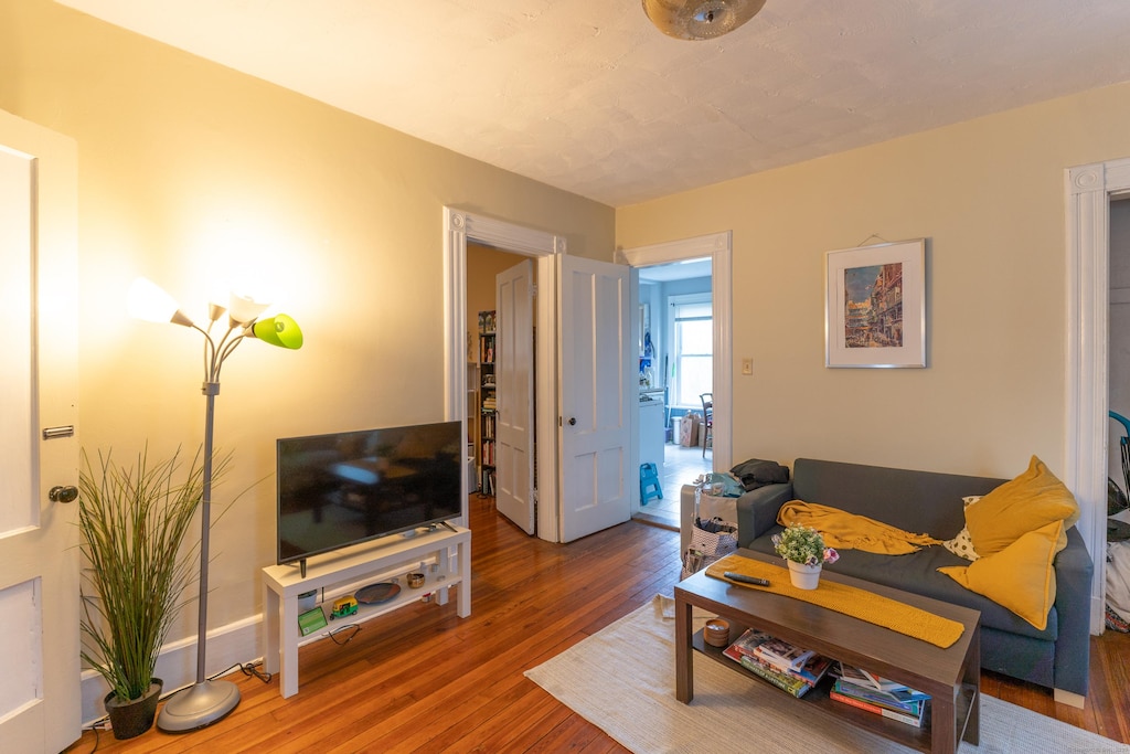 192 Mansfield St, New Haven, CT 06511 - living room featuring wood finished floors