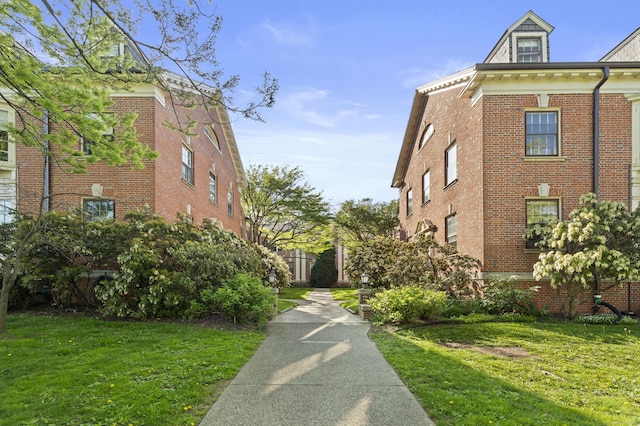 498 Whitney Ave Unit 1D, New Haven, CT 06511 - surrounding community with a lawn