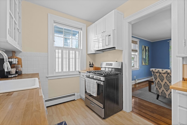 498 Whitney Ave Unit 1D, New Haven, CT 06511 - kitchen featuring stainless steel gas range oven, white microwave, baseboard heating, and light wood-type flooring