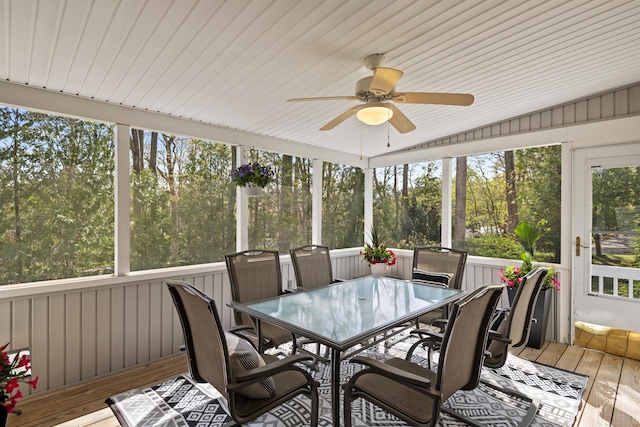 sunroom / solarium with outdoor dining area and ceiling fan