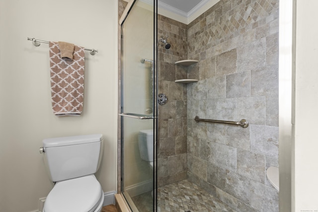 full bath with a shower stall, toilet, and crown molding