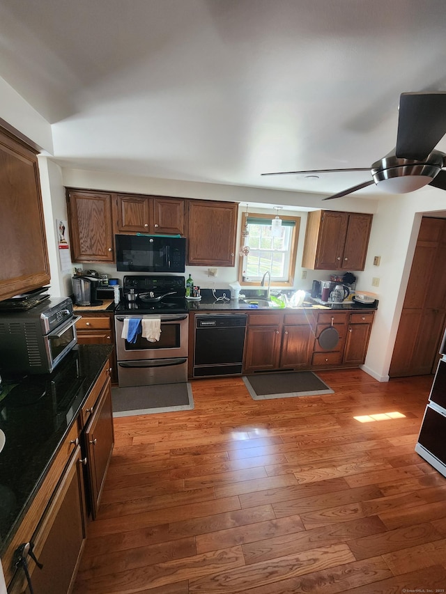 18 Outlook Rd, New Milford, CT 06776 - kitchen with ceiling fan, dark countertops, a sink, wood finished floors, and black appliances