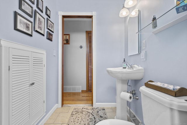 98 Cynthia Dr, West Haven, CT 06516 - half bath featuring visible vents, toilet, tile patterned flooring, and baseboards