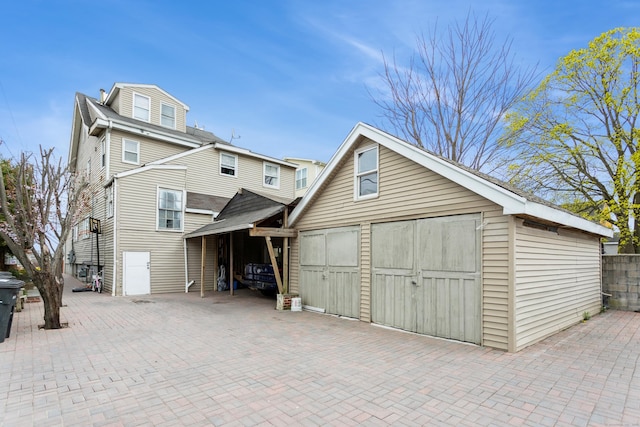 view of detached garage