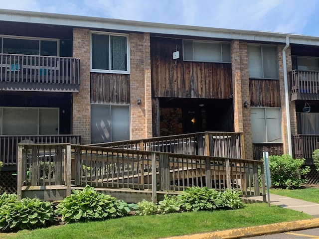 333 Vincellette St Unit 44, Bridgeport, CT 06606 - view of building exterior