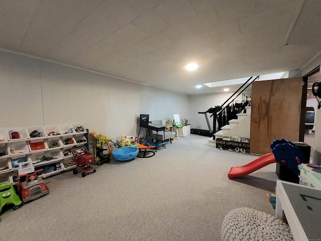 game room with carpet