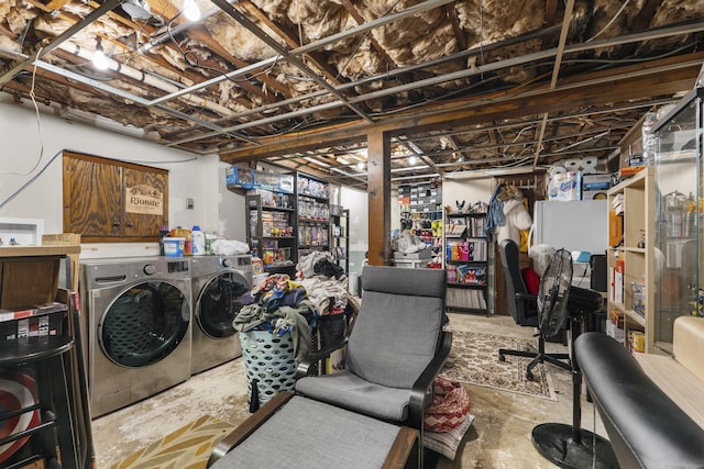 unfinished below grade area featuring independent washer and dryer