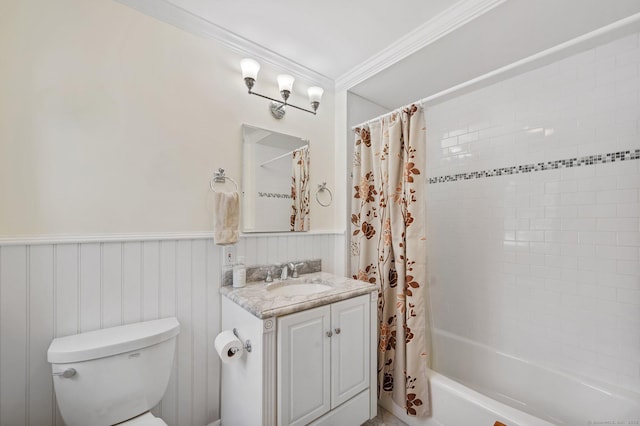 full bathroom featuring crown molding, vanity, shower / tub combo with curtain, a wainscoted wall, and toilet