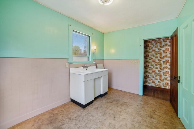 washroom with wainscoting