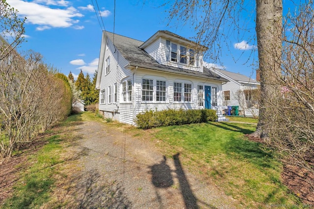 view of front of property with a front lawn