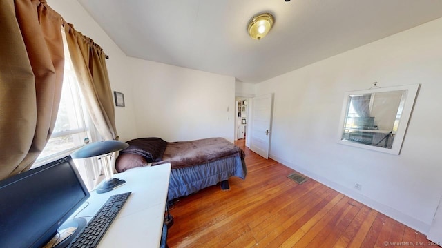 335 Paradise Ave, Hamden, CT 06514 - bedroom with baseboards, visible vents, and light wood-type flooring
