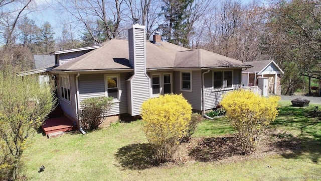 335 Paradise Ave, Hamden, CT 06514 - bungalow-style house with roof with shingles, a chimney, and a front lawn