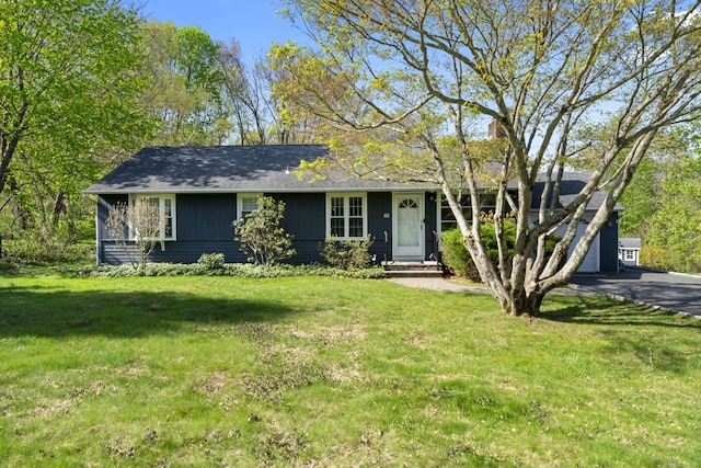 11 Knollwood Dr, Newtown, CT 06470 - ranch-style home with an attached garage, aphalt driveway, and a front yard