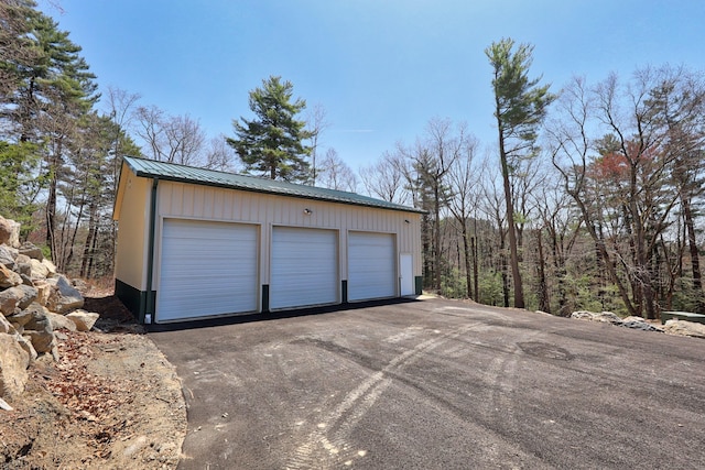 view of detached garage