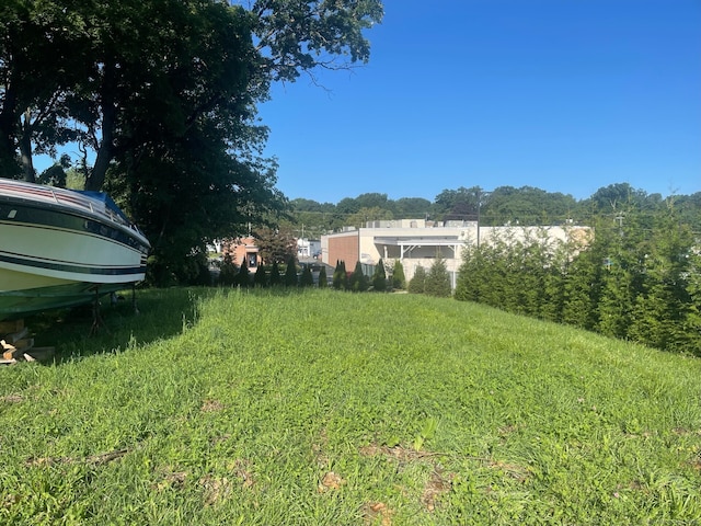 130 Turn Of River Rd, Stamford, CT 06905 - view of yard