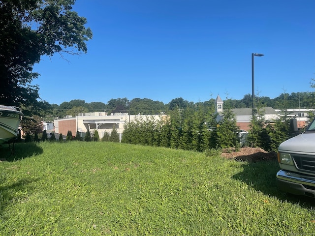 130 Turn Of River Rd, Stamford, CT 06905 - view of yard