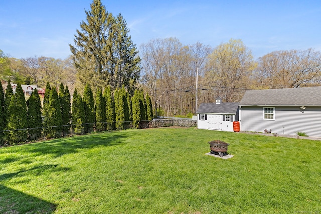 view of yard featuring a fenced backyard and an outdoor fire pit