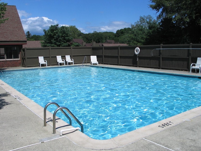 72 Montoya Dr Unit 72, Branford, CT 06405 - community pool with fence