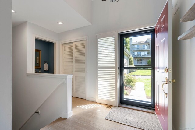 entrance foyer featuring light wood-style floors and recessed lighting