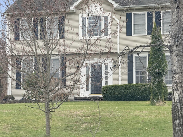 view of front of home with a front lawn