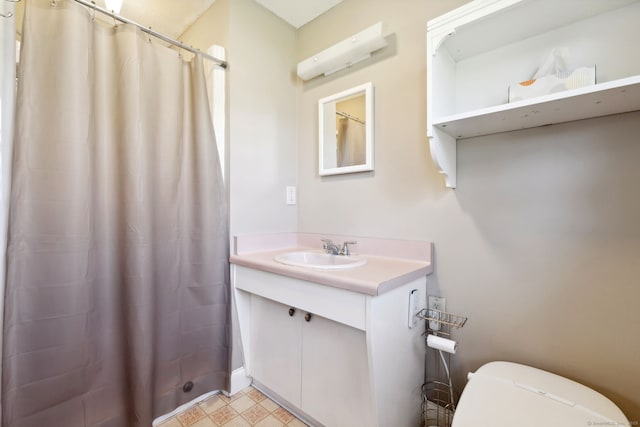 full bath featuring toilet, a shower with curtain, and vanity