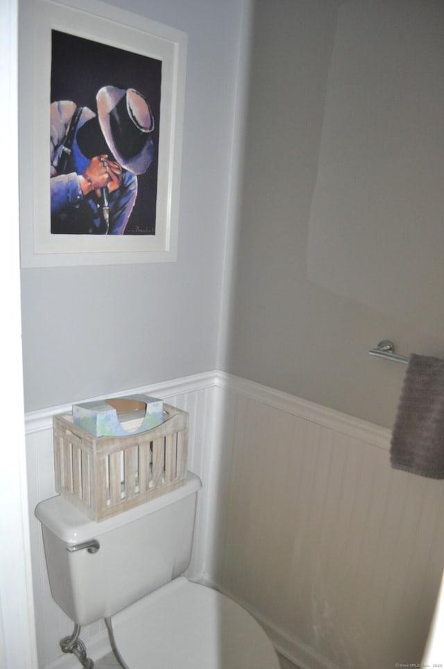 1 E Hayestown Rd Unit 142, Danbury, CT 06811 - bathroom featuring a wainscoted wall