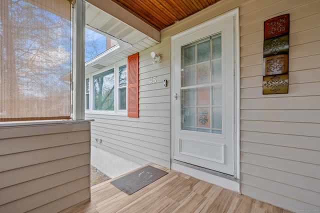 doorway to property with covered porch