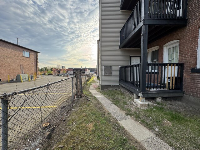 913 Wethersfield Ave, Hartford, CT 06114 - view of side of property featuring fence and a balcony