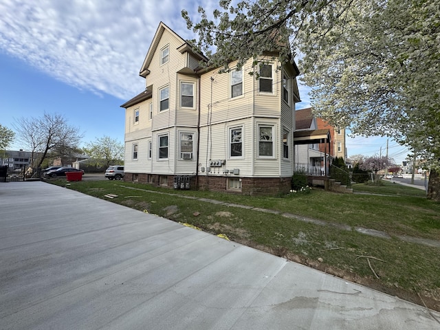 15 Eaton St, Hartford, CT 06114 - view of front of property with a front lawn