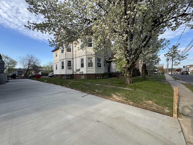 15 Eaton St, Hartford, CT 06114 - view of front of home with a front lawn