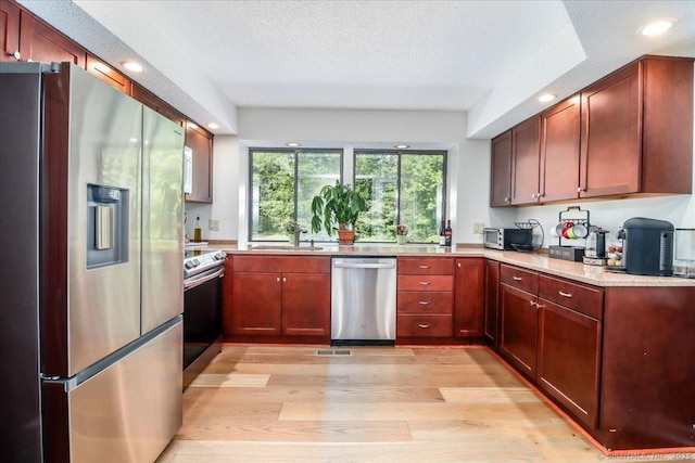 61 Wickhams Fancy Unit 61, Canton, CT 06019 - kitchen with stainless steel appliances, a sink, light wood-type flooring, light countertops, and recessed lighting