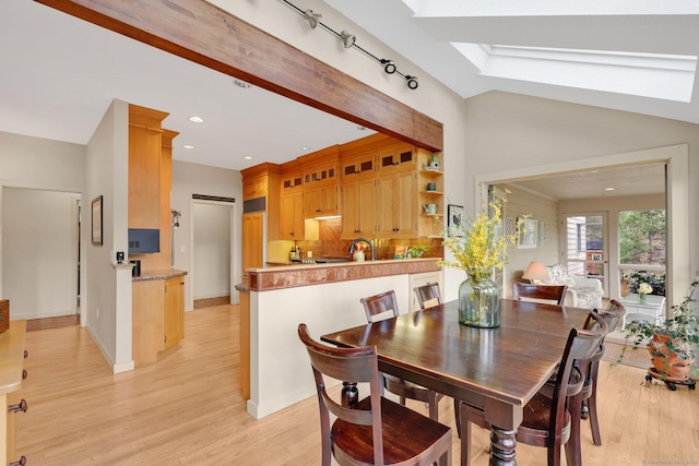 dining area with lofted ceiling, recessed lighting, light wood-style flooring, and baseboards