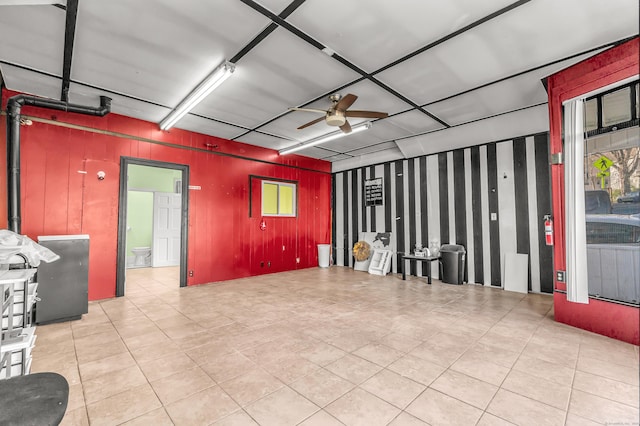 garage featuring ceiling fan