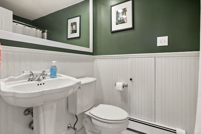 full bath featuring wainscoting, a baseboard heating unit, and toilet
