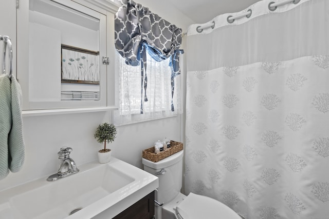 bathroom with toilet, a shower with curtain, and vanity