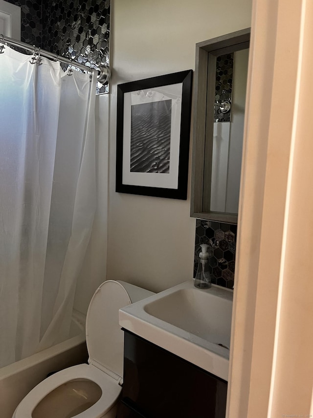 bathroom with vanity, backsplash, shower / bath combo with shower curtain, and toilet