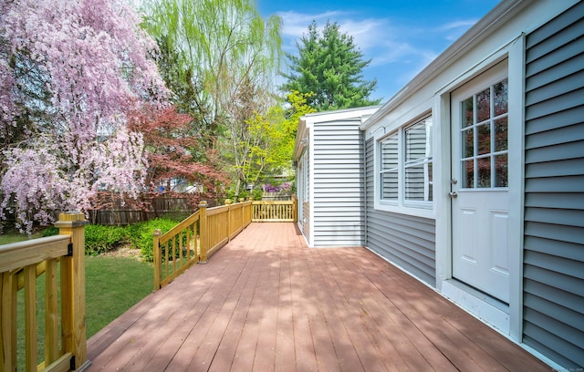22 Hooker Dr, West Hartford, CT 06107 - deck with fence